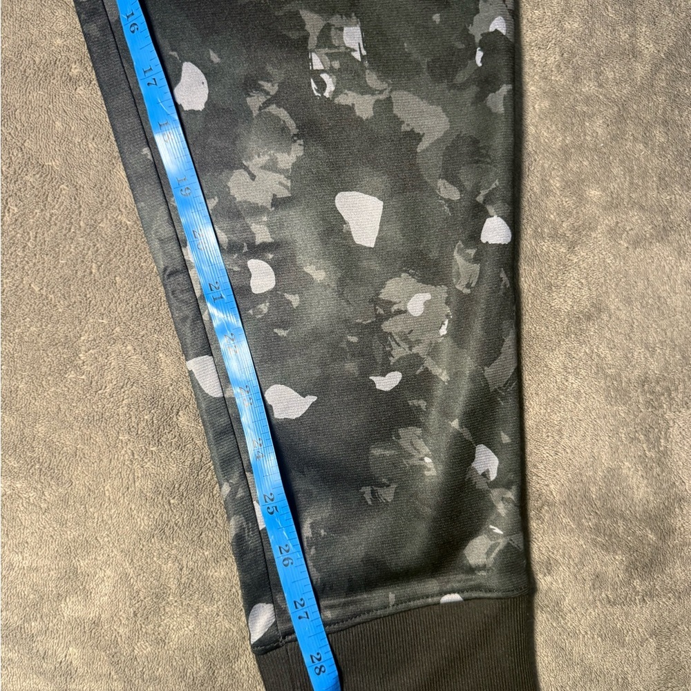 NWT Under Armour Kids XL Black and Gray Camo Joggers - Picture 6 of 7